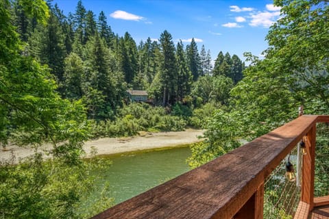 Lazy River Lodge - Hot Tub On the River Kayaks Haus in Russian River