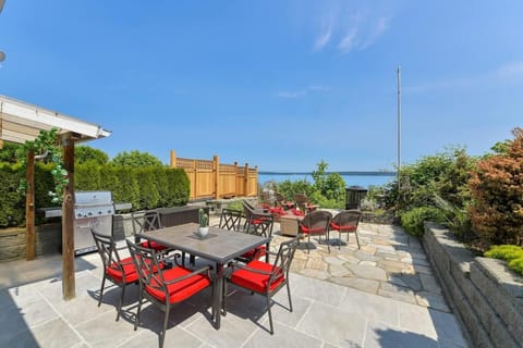 Gulf Island View Suite by EMR Vacation Rentals Apartment in Chemainus