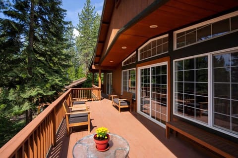 Bright 3BDR Near Beach and Slopes House in Tahoe Vista