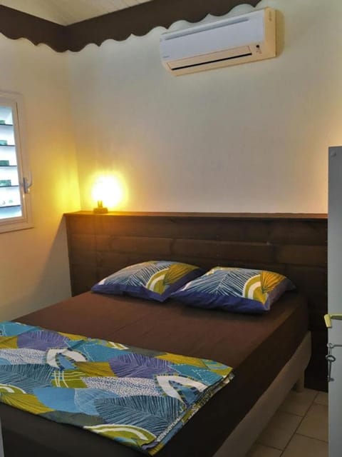 Bed, Photo of the whole room, Bedroom, air conditioner