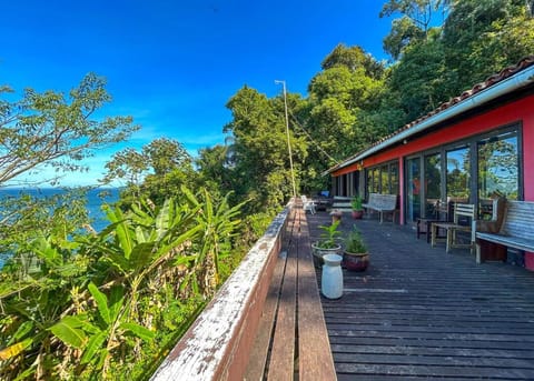 Casa com WiFi a beiramar na Ilha de Itacuruca RJ House in Mangaratiba