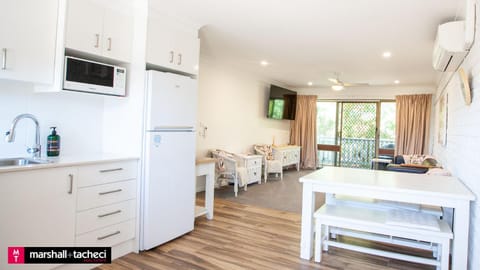 Marlin Waters Unit 1 walk to beach and river Bermagui Linen Provided House in Bermagui