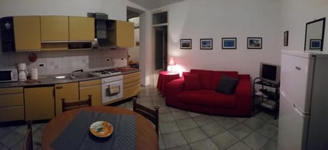 Kitchen or kitchenette, Photo of the whole room, Seating area, Dining area