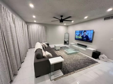 High End Luxury Condo located in Ft. Lauderdale Condominio in Lauderhill