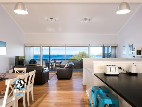 Beautiful Sea Front 3BR with Great Views House in Encounter Bay