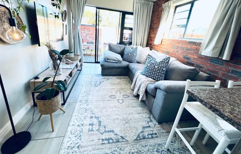 Homey Apartment near Walmer Condominio in Port Elizabeth