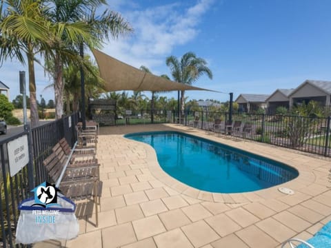 Contemporary Golf Course Frontage 3BR House in Normanville