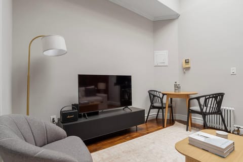 West Village 1br w high ceilings skylight wd NYC-1172 Appartement in West Village