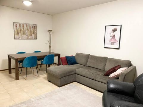PIHLAJISTO 1 - Spacious 4-bedroom condo with patio Condo in Helsinki