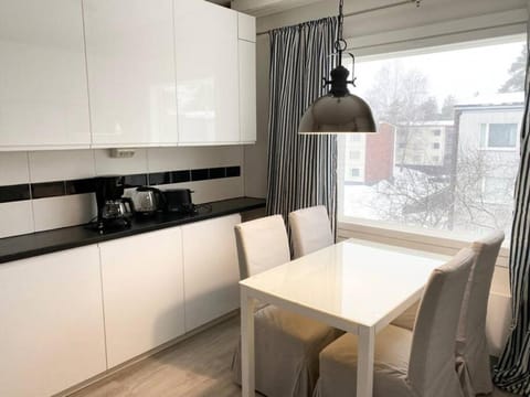 MELLUNMAKI Renovated 3 bedroom apt next to metro Condo in Helsinki