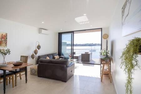 Magnificent 1-Bed with BBQ and Views Condo in Batemans Bay