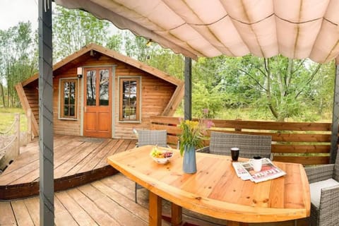 Wooden tiny house Glamping cabin with hot tub 1 Chalet in Bassetlaw District