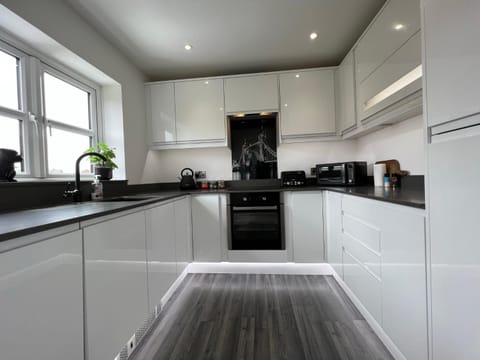 Three Bed Townhouse with Parking House in Telford