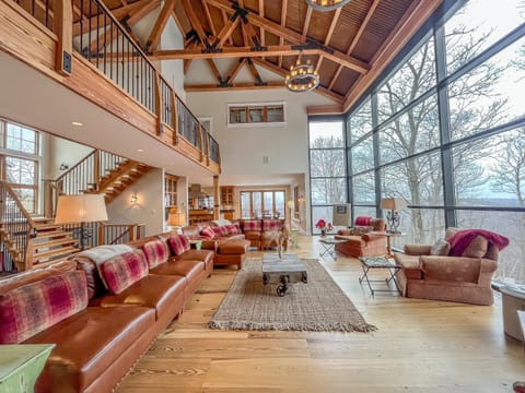 Stunning Luxury Ski-InSki-Out Home w Hot Tub House in Deep Creek Lake