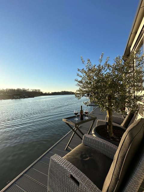 Day, Seating area, River view