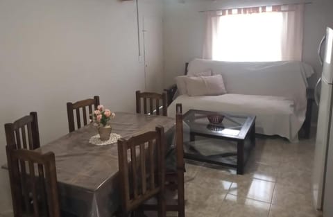IAUE EL HOGAR, una habitacion cocina,baño, estacionamiento compartido y patio Apartment in Luján de Cuyo