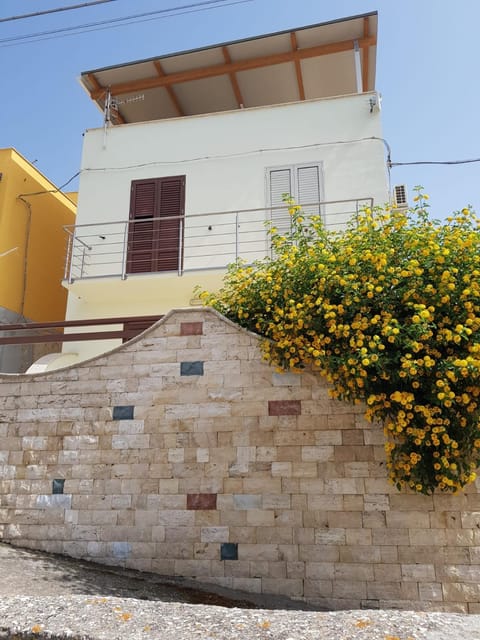 casa aquila 200mt dalla spiaggia House in Alcamo