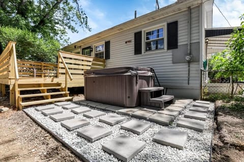 Housepitality - Electric Ave - 3 BDR and Hot Tub Haus in Westerville