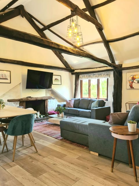 Seating area, Dining area