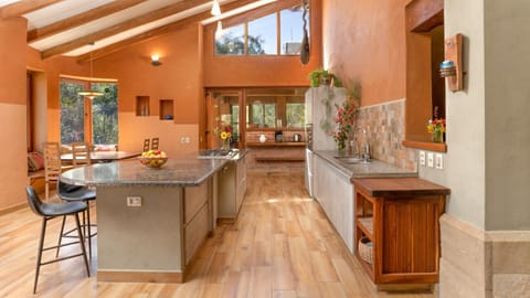 Dining area, kitchen