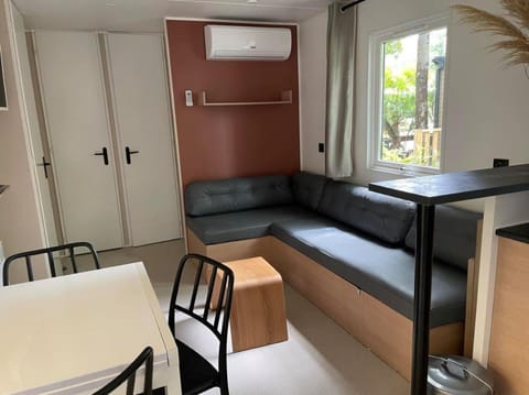 Magnifique mobilhome-2 sdb-Mayotte 5 étoiles Apartamento in Sanguinet
