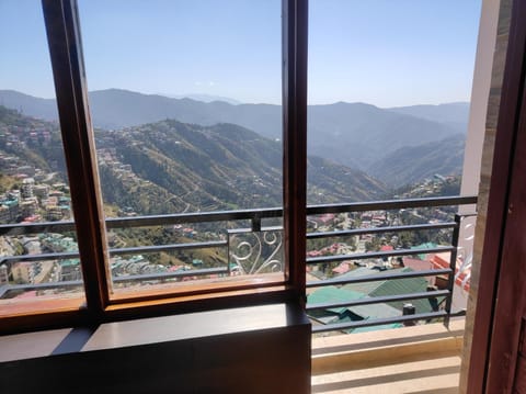 Superb Luxury Three Bed Apartment Condominio in Shimla