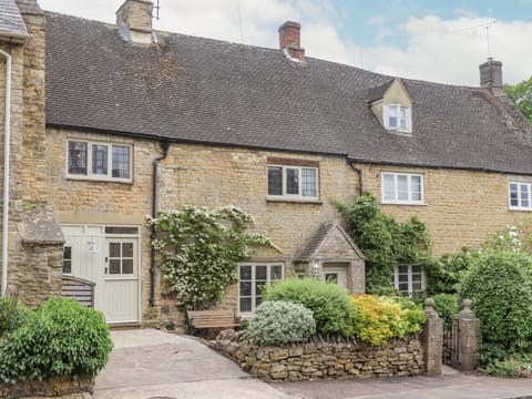 Lynton Cottage House in West Oxfordshire District