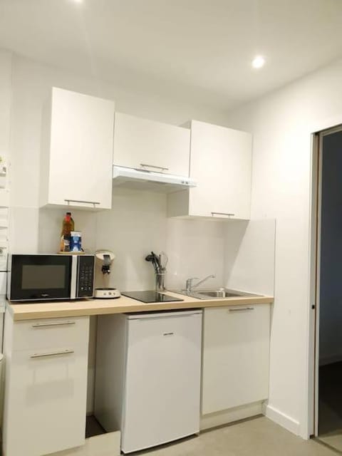 minibar, stove, kitchen