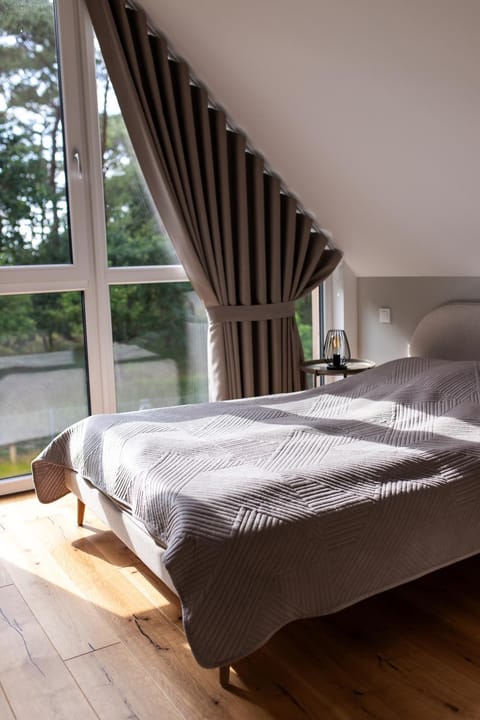 Bed, View (from property/room), Photo of the whole room, Bedroom, Garden view, Lake view