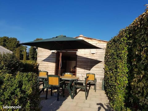 Chalet de charme climatisé sur la route du Ventoux Chalet in Carpentras