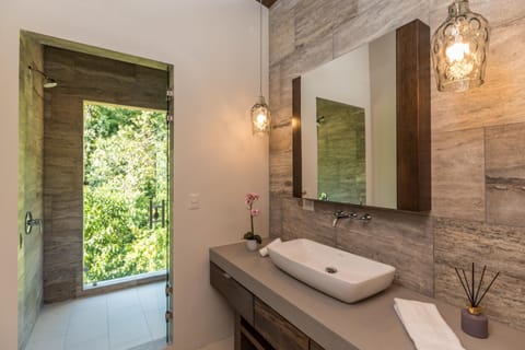 RESOL Secluded Ocean-view luxury in the Jungle Villa in Bahía Ballena