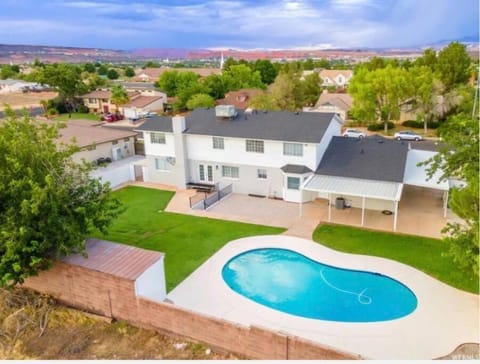 Day, Natural landscape, Bird's eye view, Pool view, Swimming pool