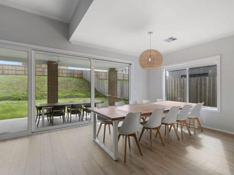 Breeze on Inn Surfside House in Inverloch