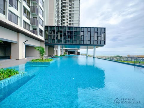 Property building, Day, Pool view, Swimming pool, Swimming pool