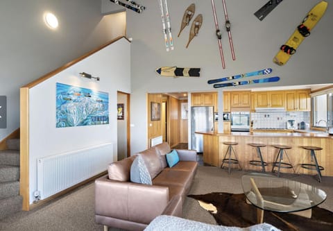 Lawlers 8 Beautiful Spacious Ski Chalet Apartment in Hotham Heights