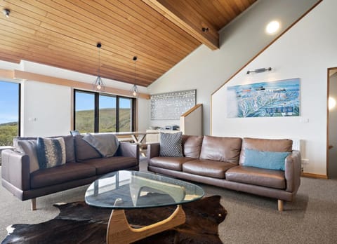 Lawlers 8 Beautiful Spacious Ski Chalet Apartment in Hotham Heights