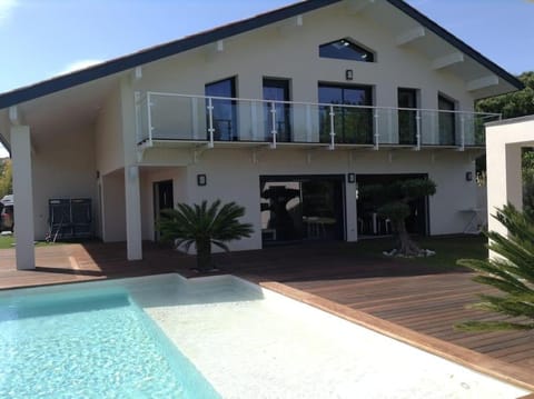 VILLA GRAND STANDING SPA PISCINE Villa in Agde