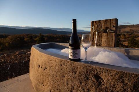 The Log House - Jindabyne Country House in Jindabyne