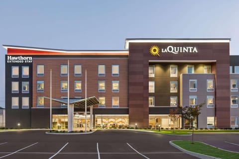 La Quinta Inn & Suites by Wyndham Mount Laurel Moorestown Hôtel in Mount Laurel