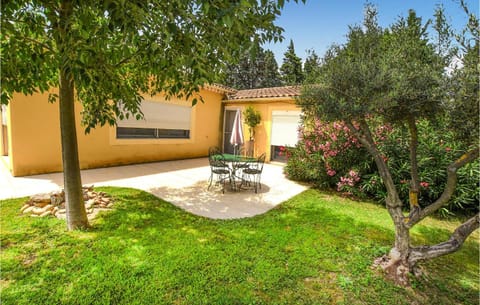 Nice Home In Sorgues With Kitchen House in Sorgues