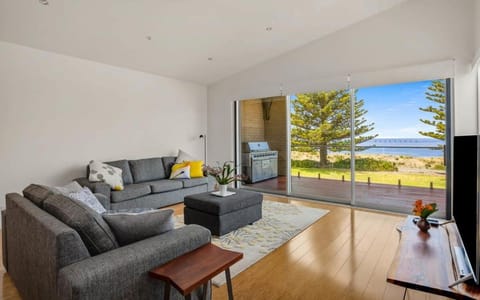 4A Franklin Pde Encounter Bay - BYO Linen House in Victor Harbor