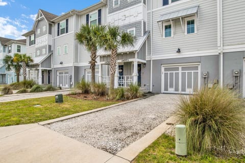 The Salty Breeze Is Designed To Please! Free Golf, Fishing, Cruises And More, House in Perdido Key