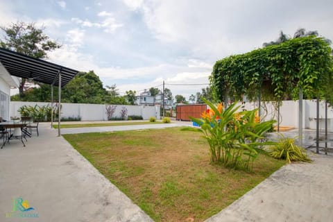 Skudai Bungalow 10Pax · KTV/Mahjong/MiniPlayground Villa in Johor Bahru