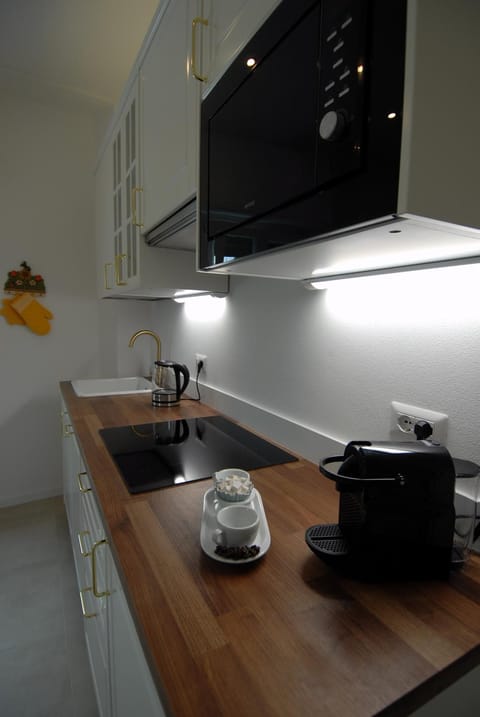 Coffee/tea facilities, Kitchen or kitchenette, minibar, pet friendly, stove