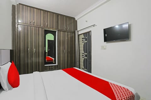 OYO Flagship 81472 Thirty Inns Hotel in Noida