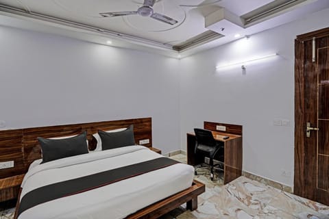 Collection O Grand King Hotel Hotel in Noida