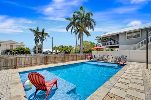 Breezy Bungalow A and B House in Bradenton Beach