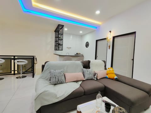 C Boutique Townhouse Station 18 Ipoh By irainbow Condominio in Ipoh