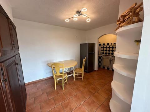 Grand T2 très lumineux en rez de jardin villa Apartment in Hyères