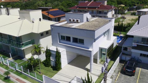 Linda casa com piscina 4 suites em Palmas 012 House in Florianopolis